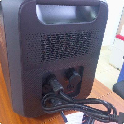 Bluetti AC200PL 2400W Powerstation