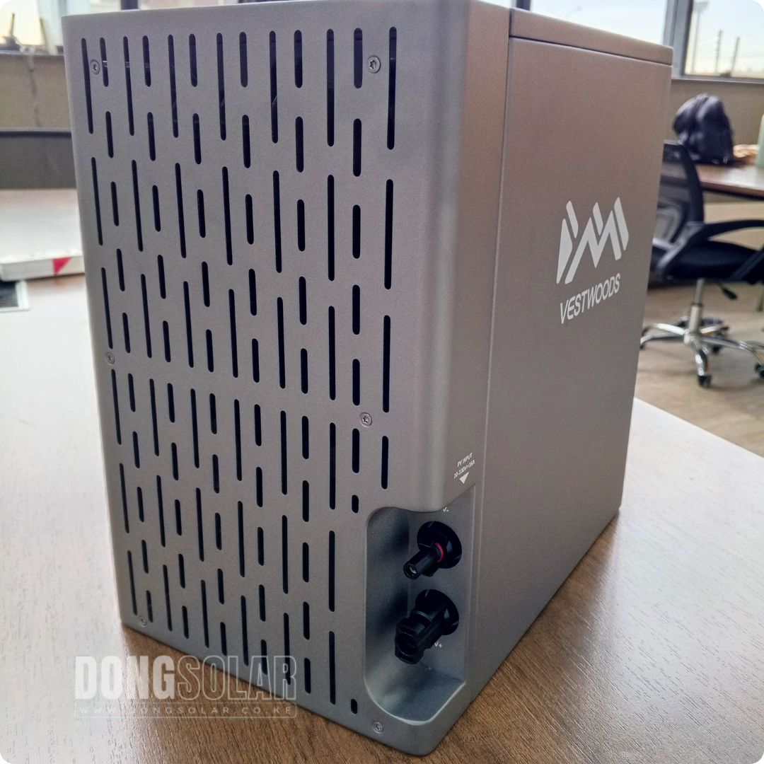 2KwH VESTWOODS portable Power Station with 560w Solar Panel
